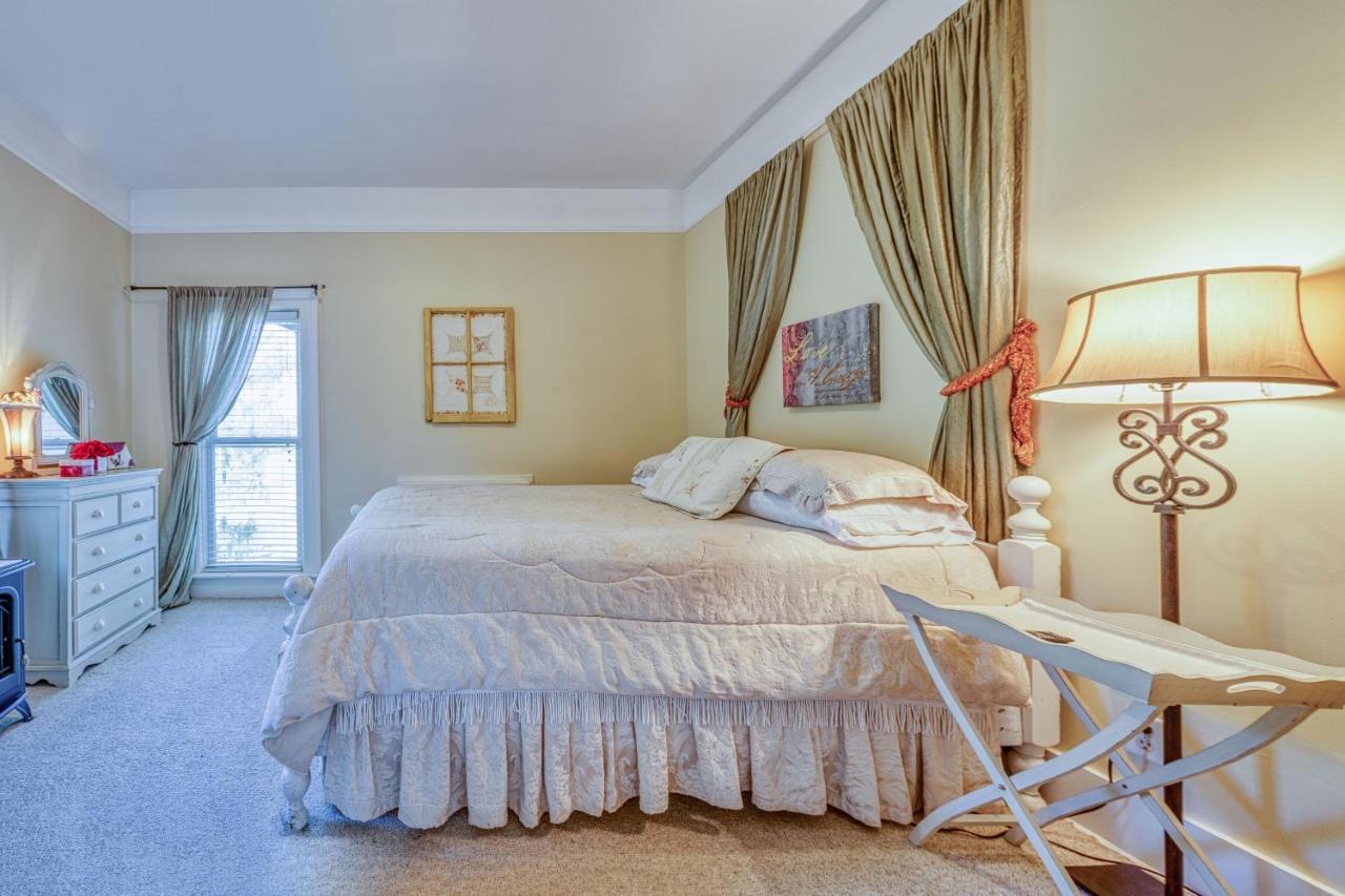 Monroe Manor Inn Саут-Хейвен Экстерьер фото