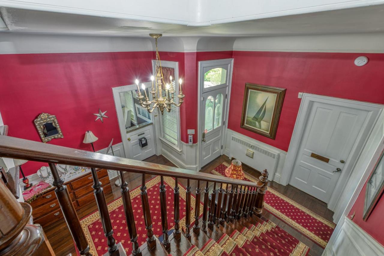 Monroe Manor Inn Саут-Хейвен Экстерьер фото